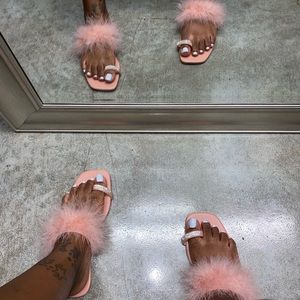 Toe Sandals w/Faux Fur